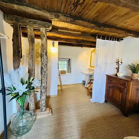 Clos Cesar, Maison De Charme Renovee Lauturie